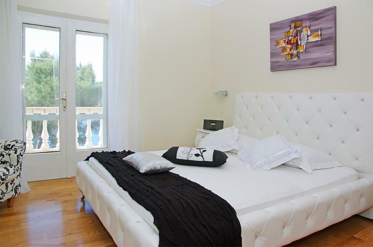 Waterfront Villa With Pool Vela Luka Ngoại thất bức ảnh